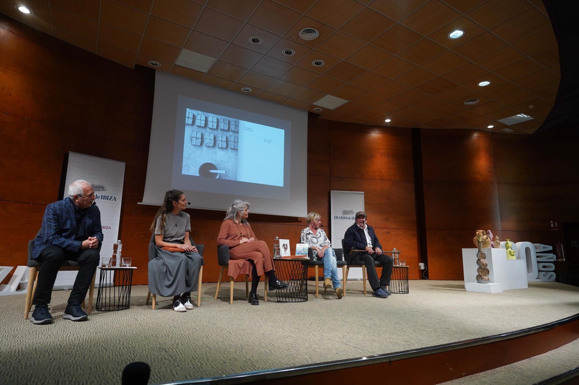 Presentación del libro 'Hombres de barro', en el Club Diario de Ibiza