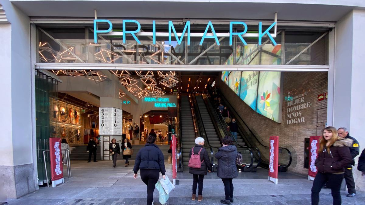 Entrada principal de la tienda Primark en Gran Vía.
