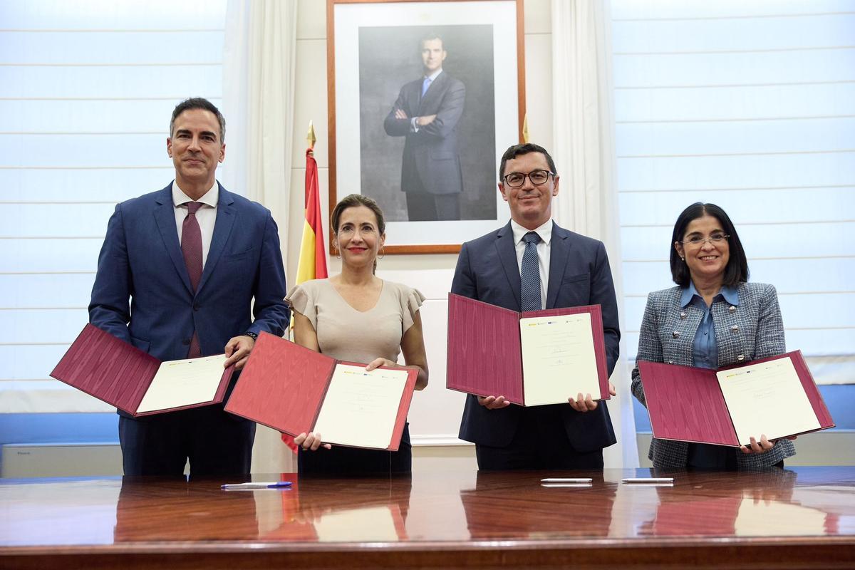 Firma del convenio para rehabilitar el grupo Sanz Orrio y la fase III del Polígono de Jinámar.