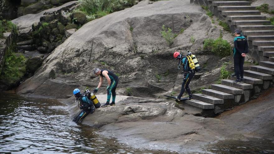 Drones y lanchas: así está siendo la búsqueda del menor arrastrado por el río en Arbo