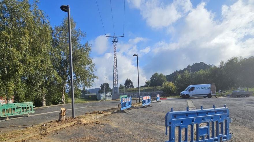 Miño comienza la obra para crear un área de autocaravanas en el aparcamiento de A Galea