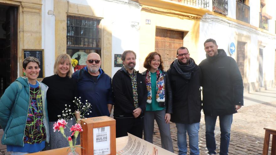 La Universidad de Córdoba reparte 70.000 servilletas para &quot;limpiar&quot; los bulos del cambio climático