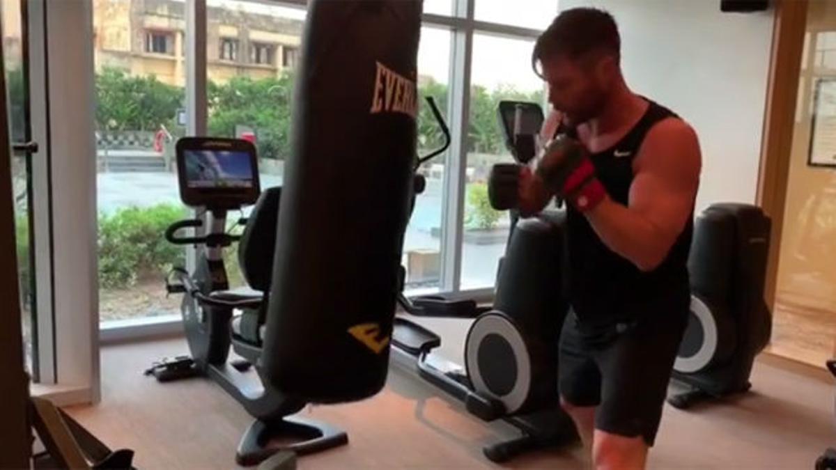 Chris Hemsworth muestra su duro entrenamiento en el gimnasio