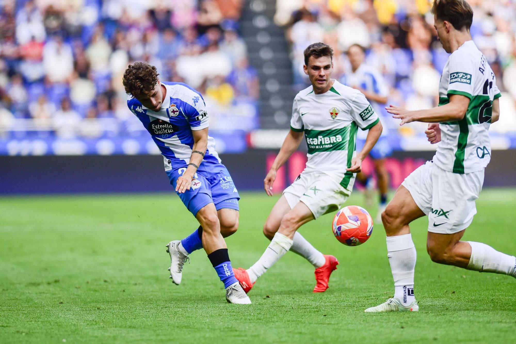 El Dépor cae goleado (0-4) por el Elche para cerrar la temporada 2025-25 en Riazor