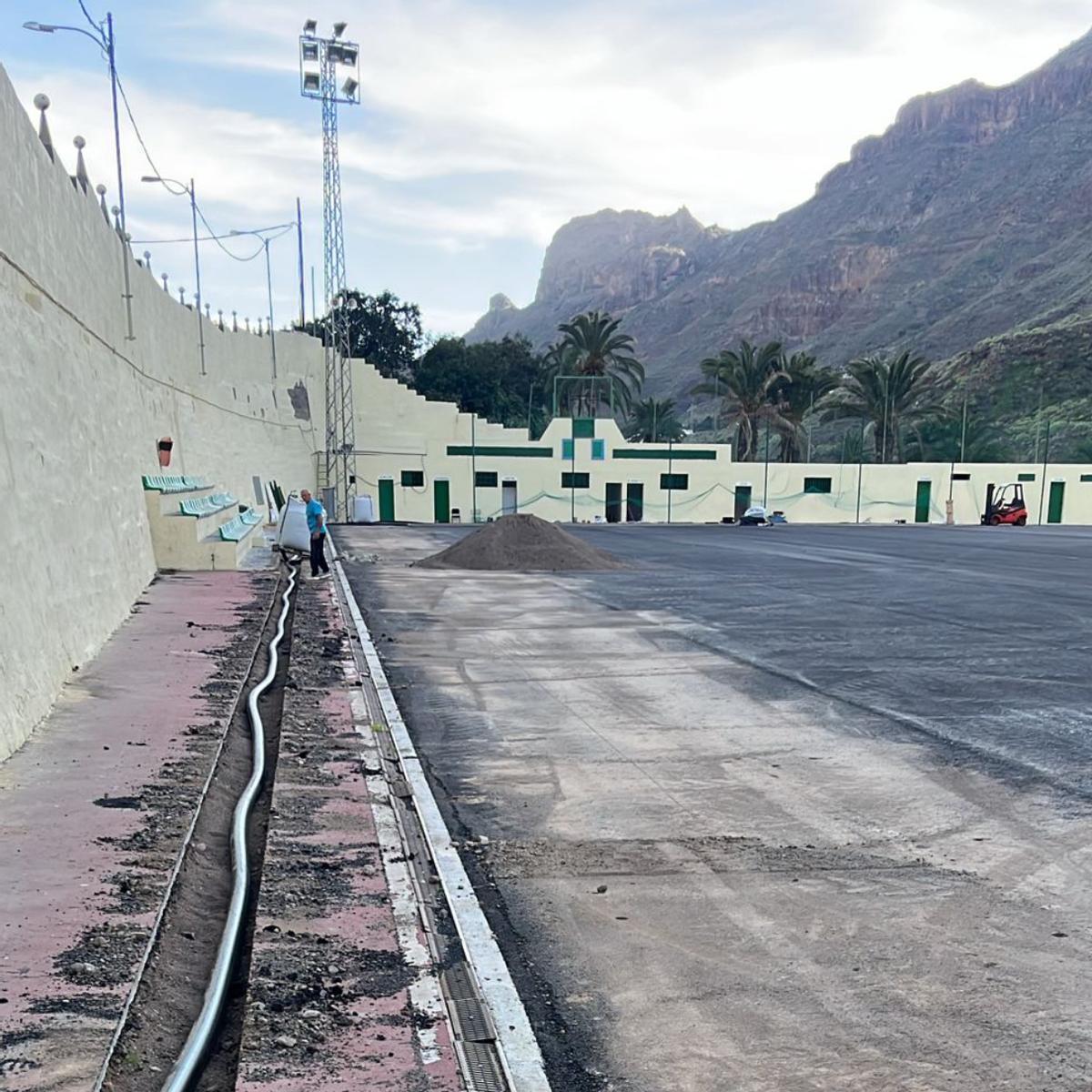 Obras en el Complejo Polideportivo ‘Maestro Antonio’ de Cercados de Espino.