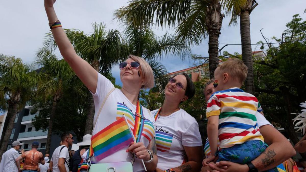 Participantes en el desfile de ayer en la localidad. | G. MARRERO