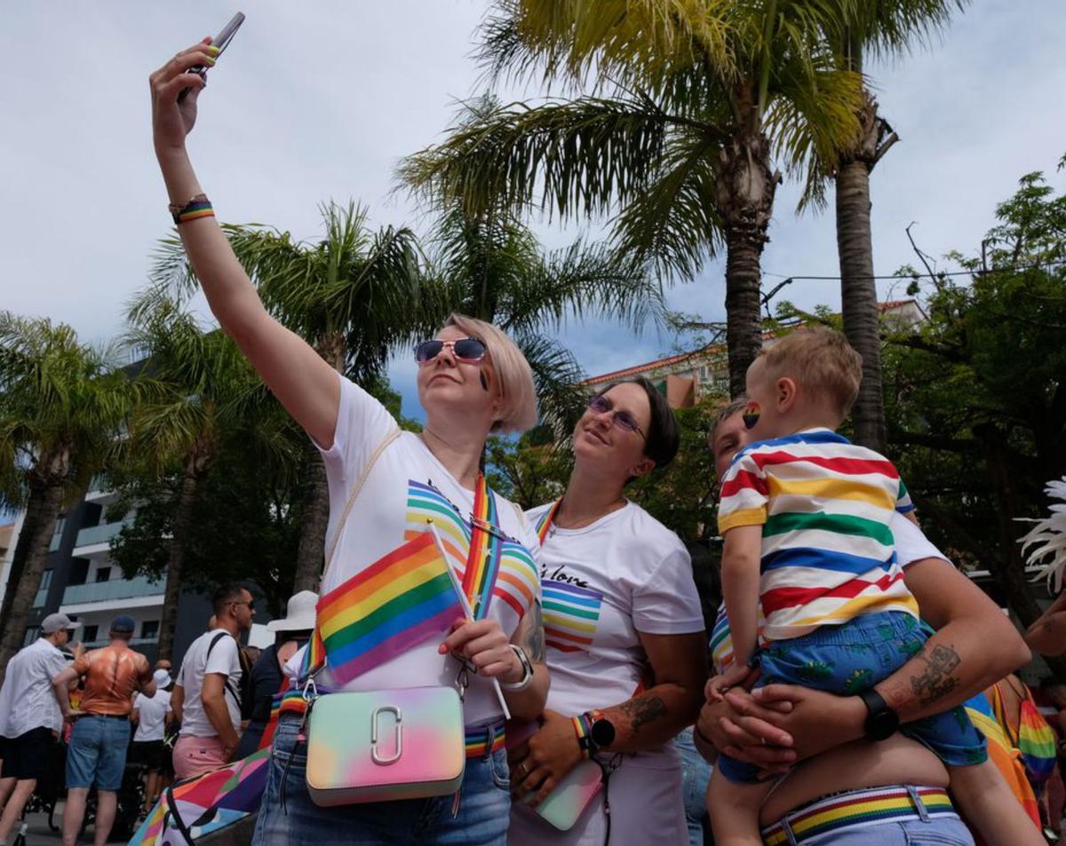 Participantes en el desfile de ayer en la localidad. | G. MARRERO