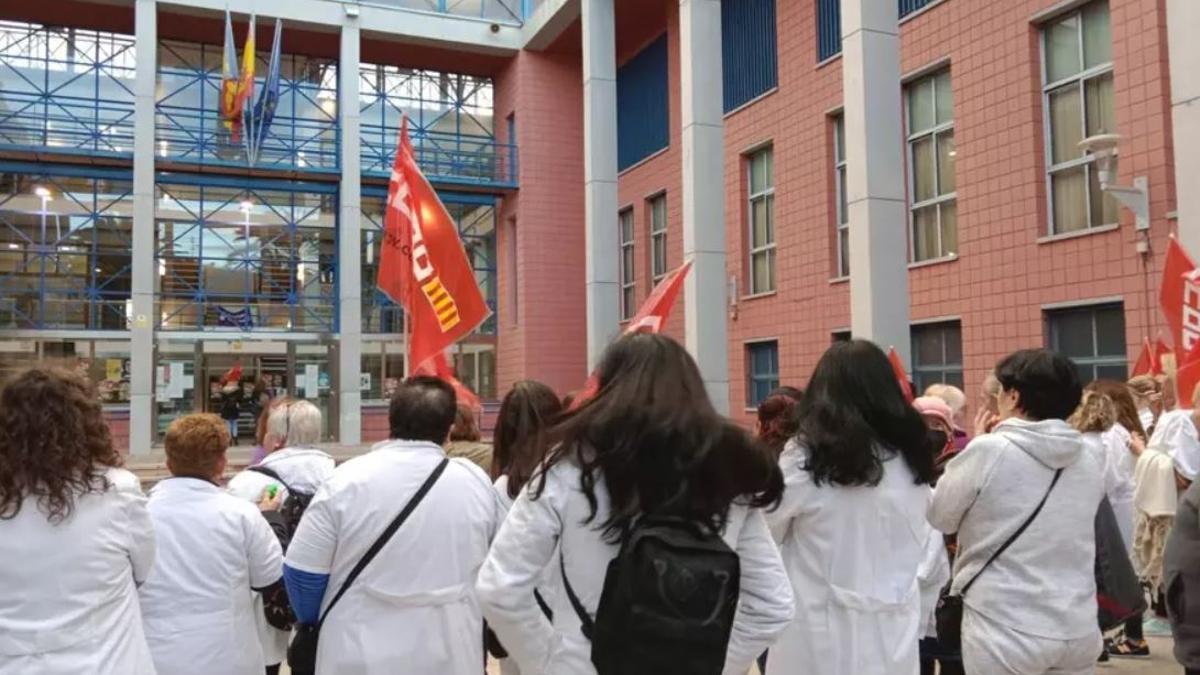 Una de las protestas de las empleadas de SAD de Xirivella ante el ayuntamiento.
