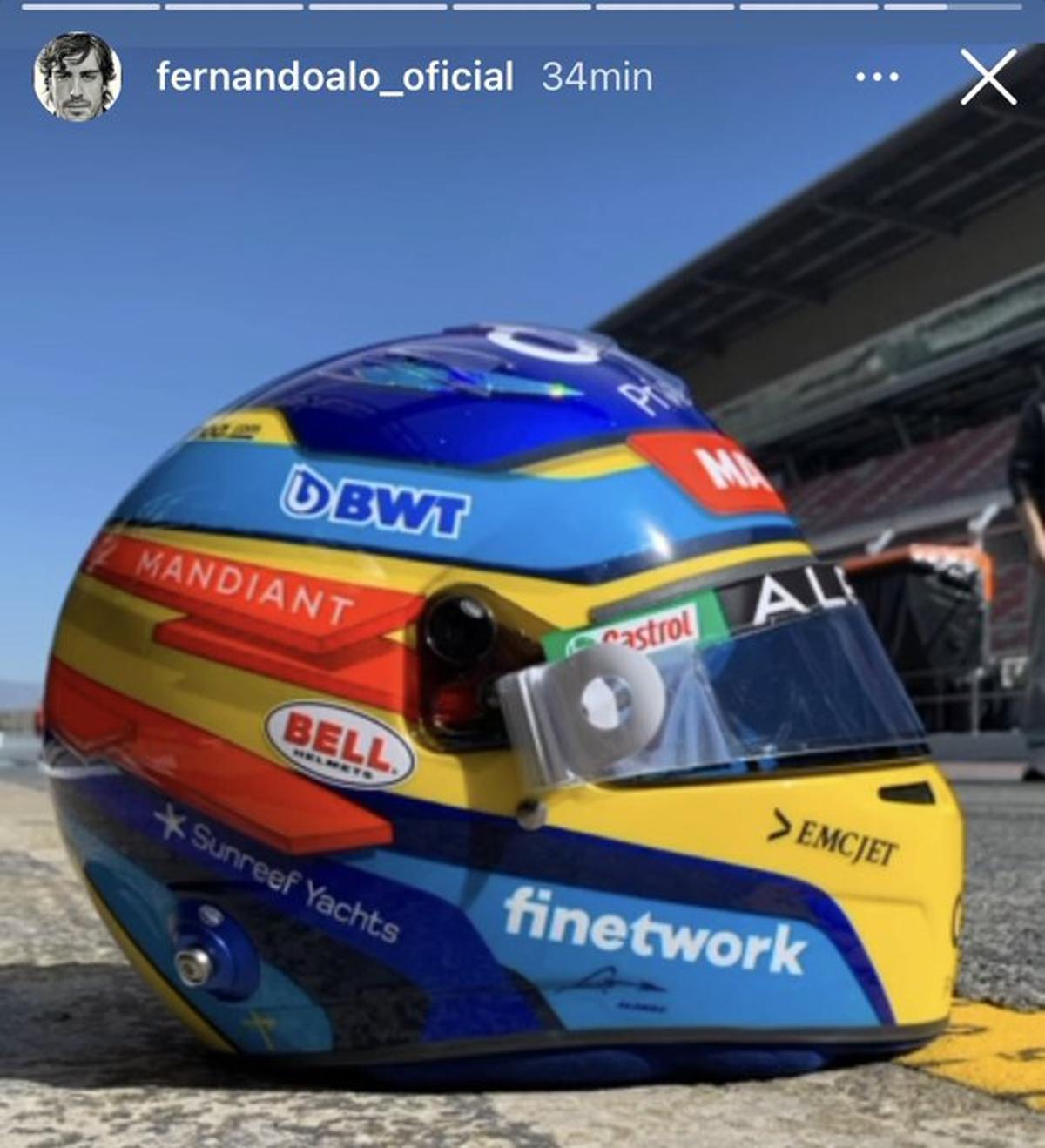 Fernando Alonso enseña su nuevo casco: ¿Hay color rosa?