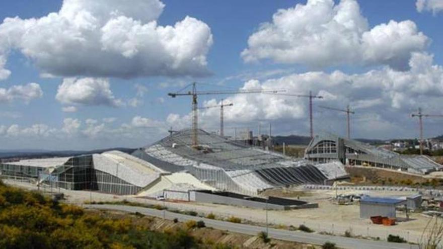 Vista panorámica de las obras de la Cidade da Cultura en el monte Gaiás, en Santiago. / la opinión