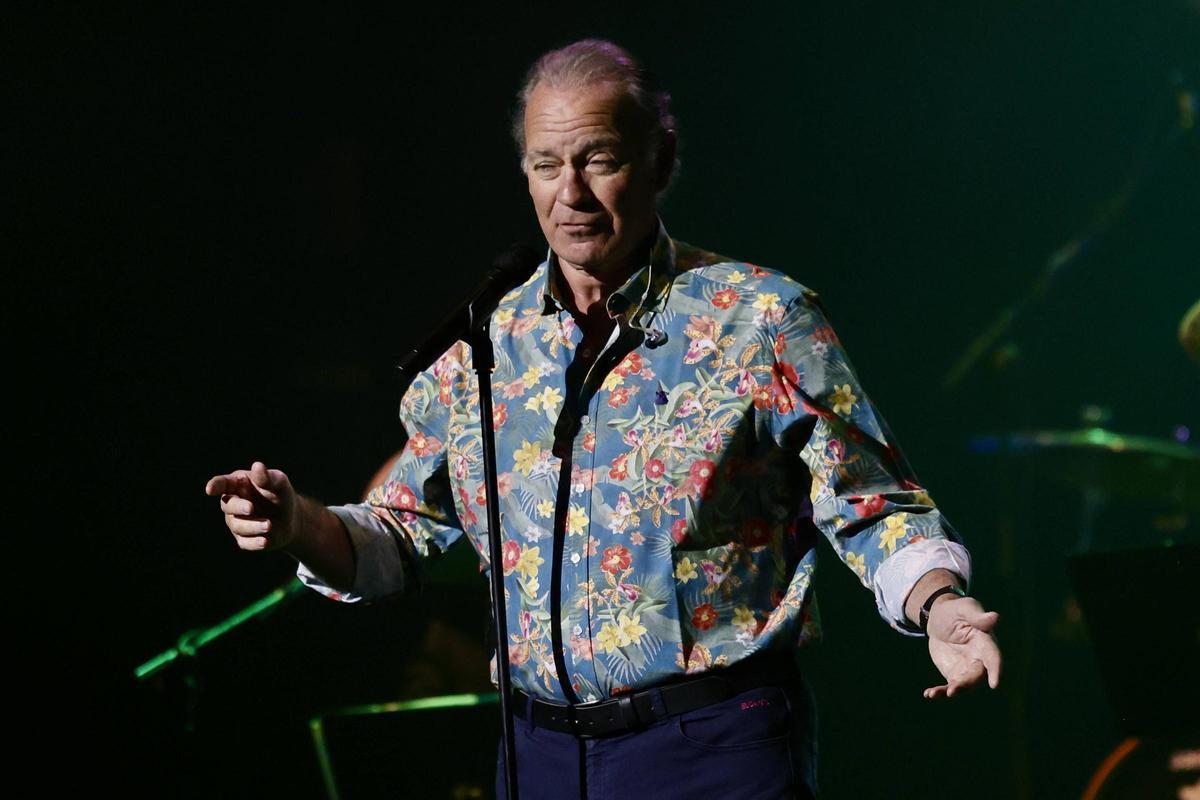 El concierto de Bertín Osborne en el teatro de la Laboral, en imágenes