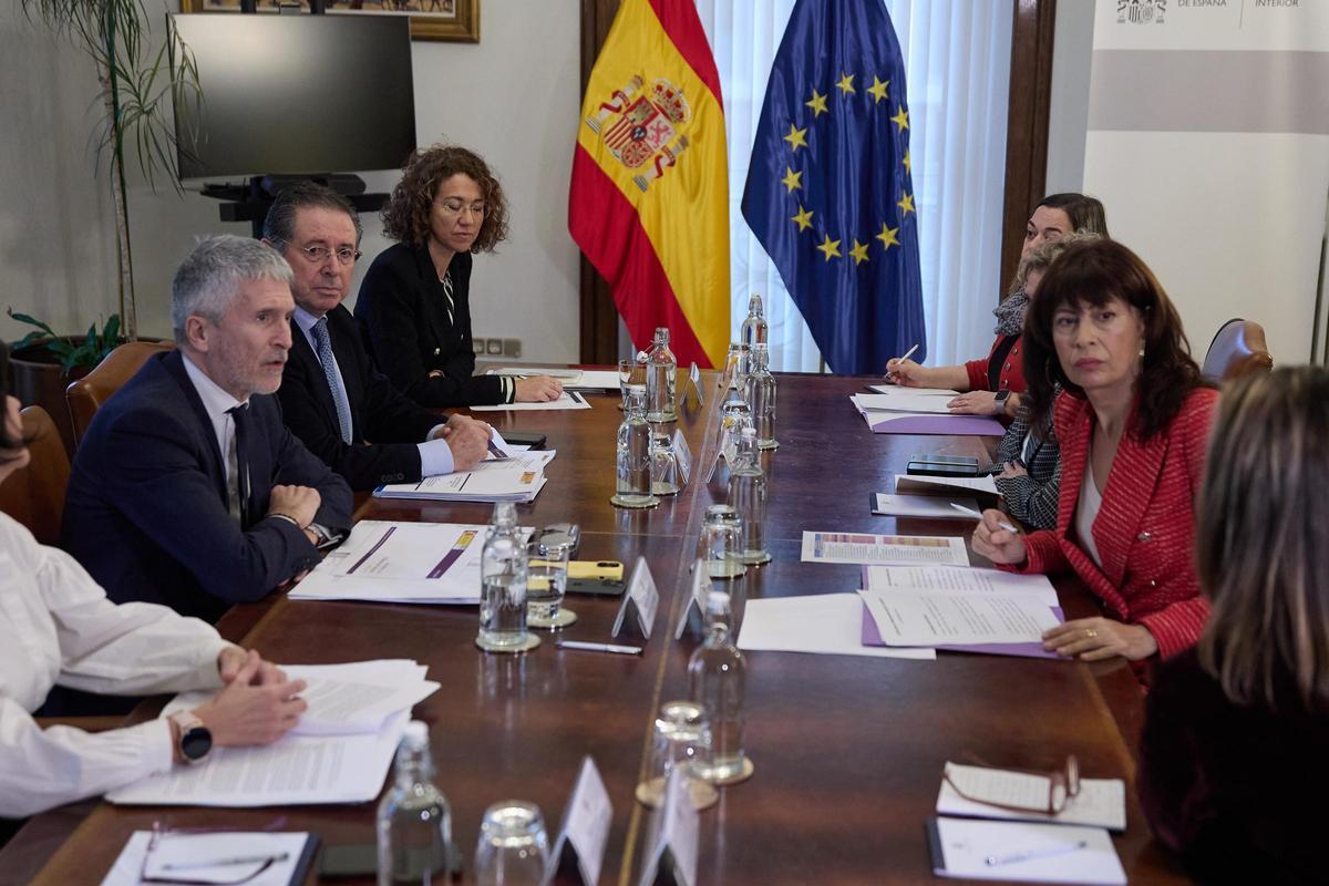 El ministro del Interior, Fernando Grande-Marlaska (2i), y la ministra de Igualdad, Ana Redondo (2d).