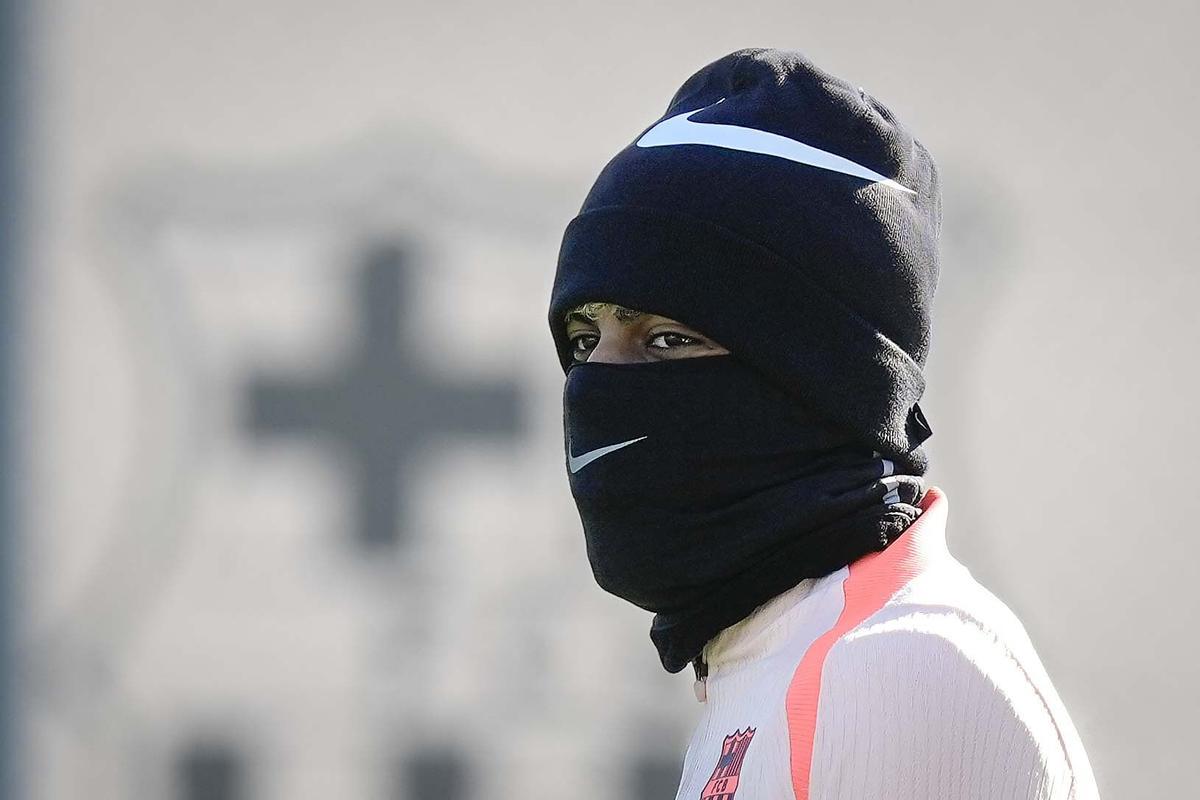 Lamine Yamal durante el último entrenamiento del Barça antes del partido de Elche.