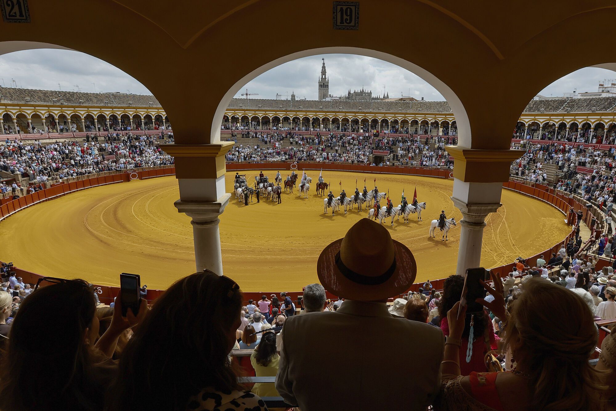SEVILLA, 07/05/2025.- XXXIX Exhibición de Enganches de Sevilla con la participación de un total de 94 carruajes de España, Portugal, Italia y Estados Unidos, este miércoles. EFE /Jose Manuel Vidal