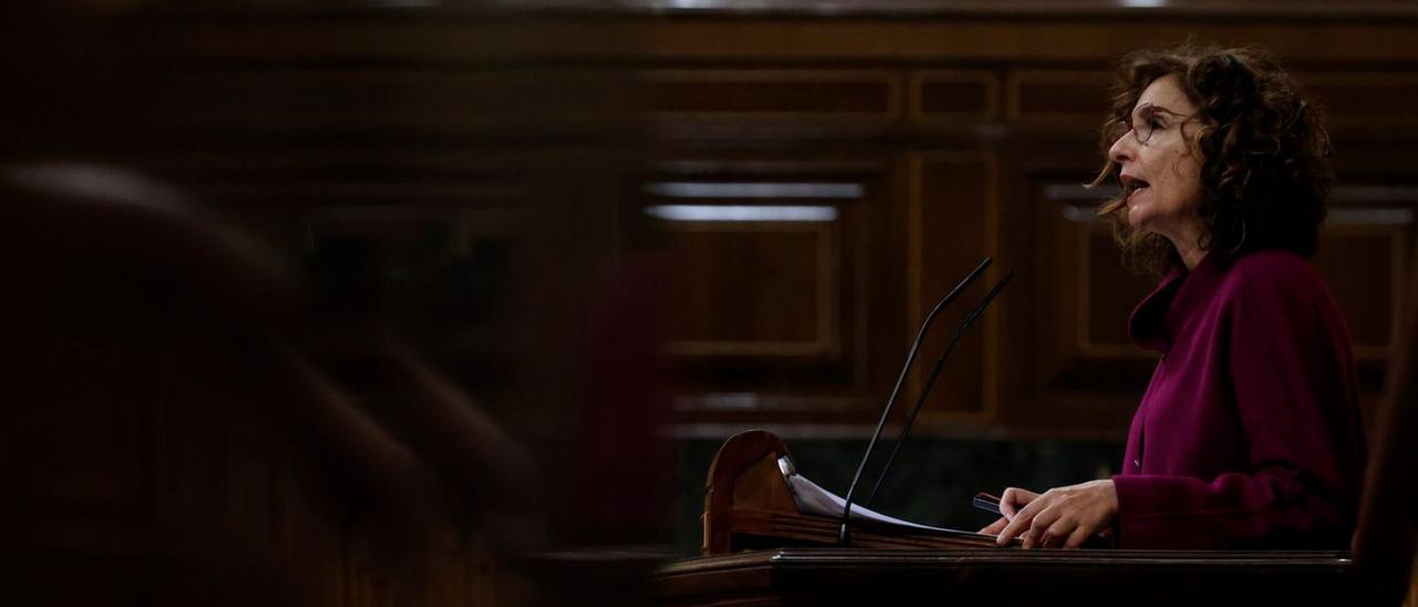 La ministra de Hacienda y Función Pública, María Jesús Montero, ayer en el pleno del Congreso