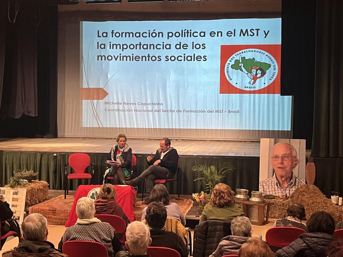 Un moment de la conversa entre Michelle Capuchinho i David Fernández