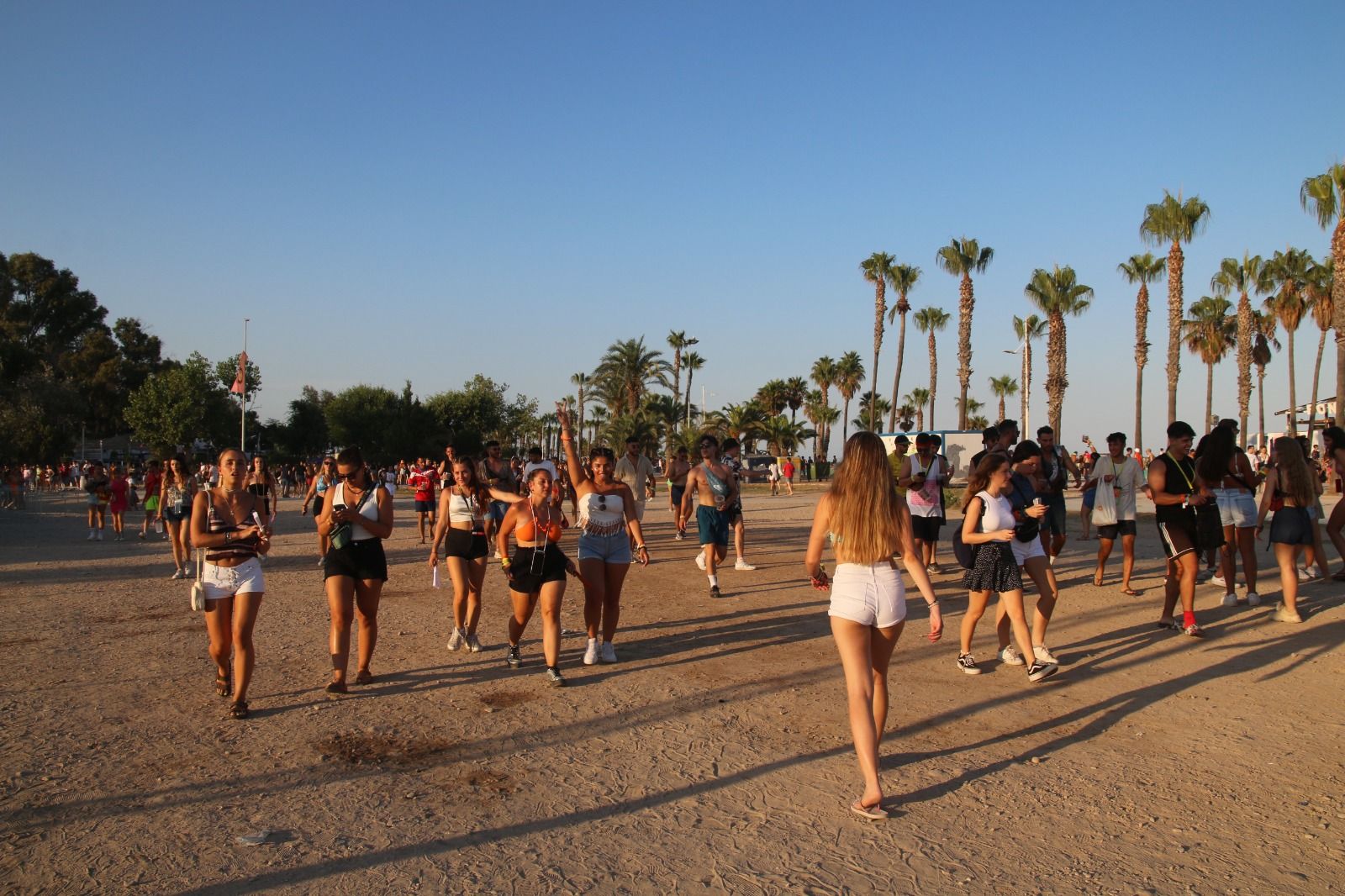 Los 'sounders' se preparan para iniciar el maratón de música y fiesta del Arenal