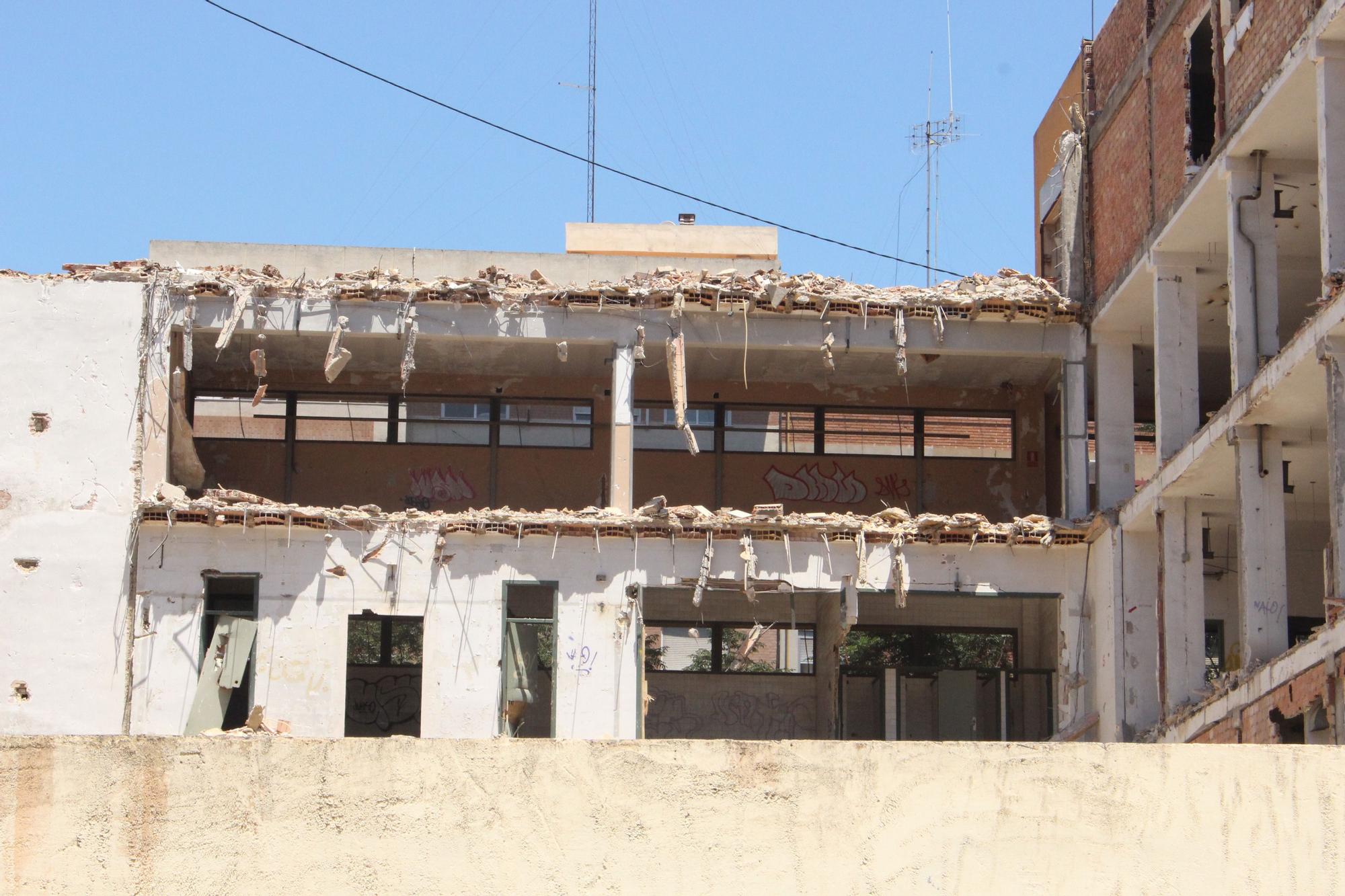 Empiezan los derribos en la antigua fábrica Aracil del Camí Fondo