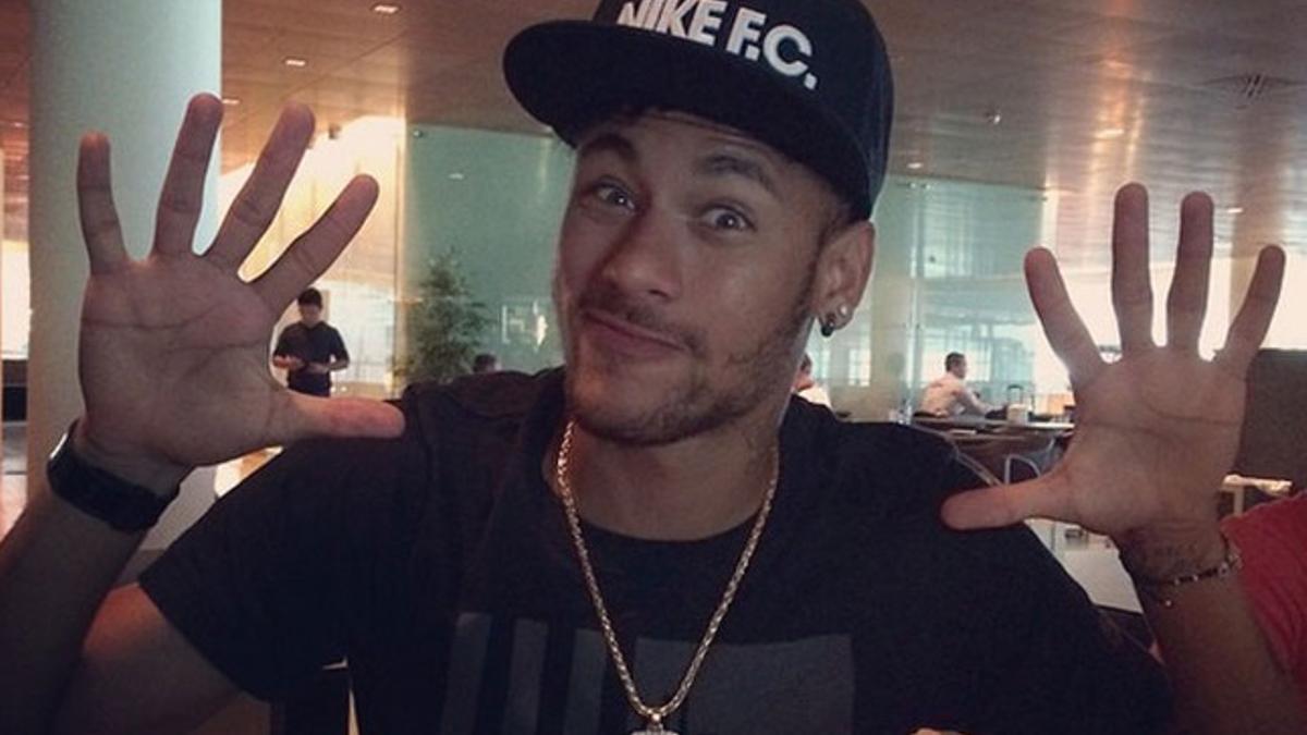 El viaje de Neymar a Japón coincidió con su celebración por haber alcanzado los 10 millones de seguidores en Instagram