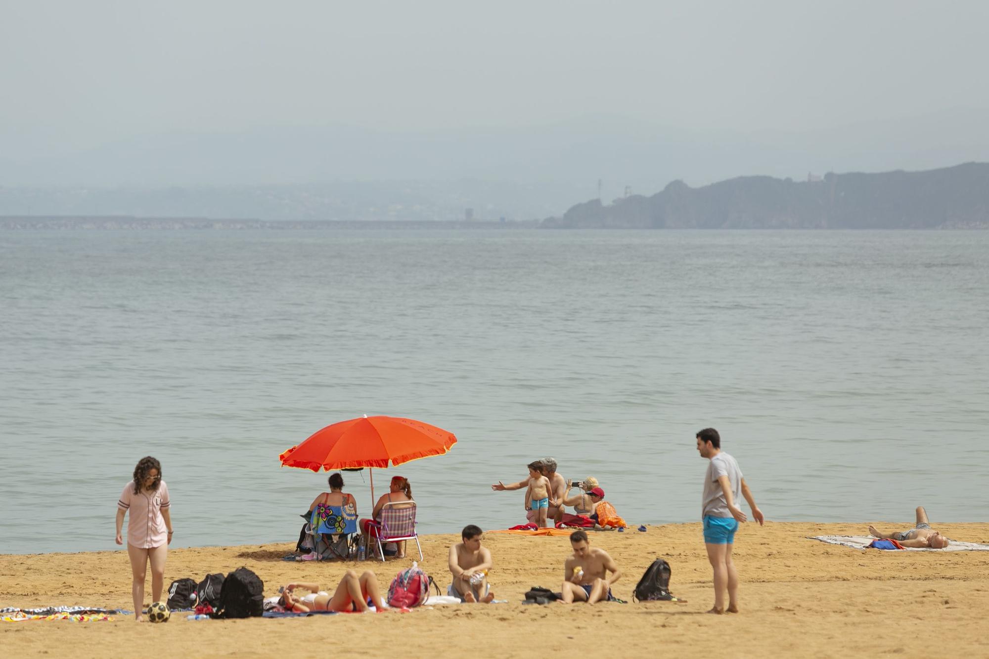 Así se sofoca el calor en la comarca de Avilés: de la playa a los parques