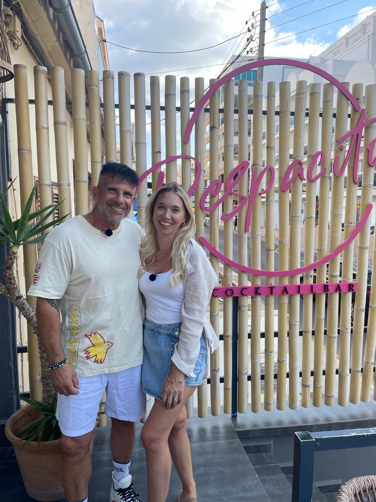 Marco und Tamara Gülpen auf einem Archivfoto in der Cocktailbar Despacito, die im Erdgeschoss des Hostal Playa de Palma liegt.