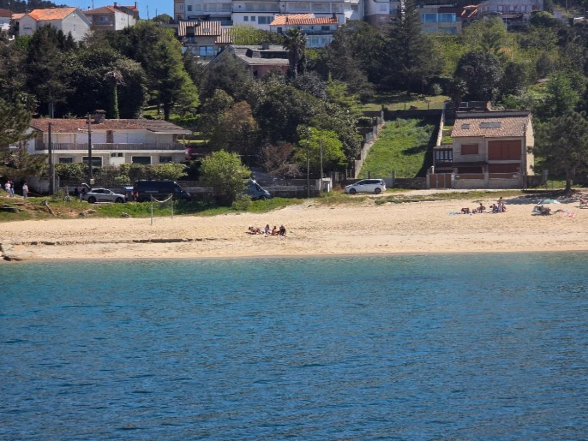 Las playas lucen una imagen veraniega en Viernes Santo. Las playas lucen una imagen veraniega en Viernes Santo.