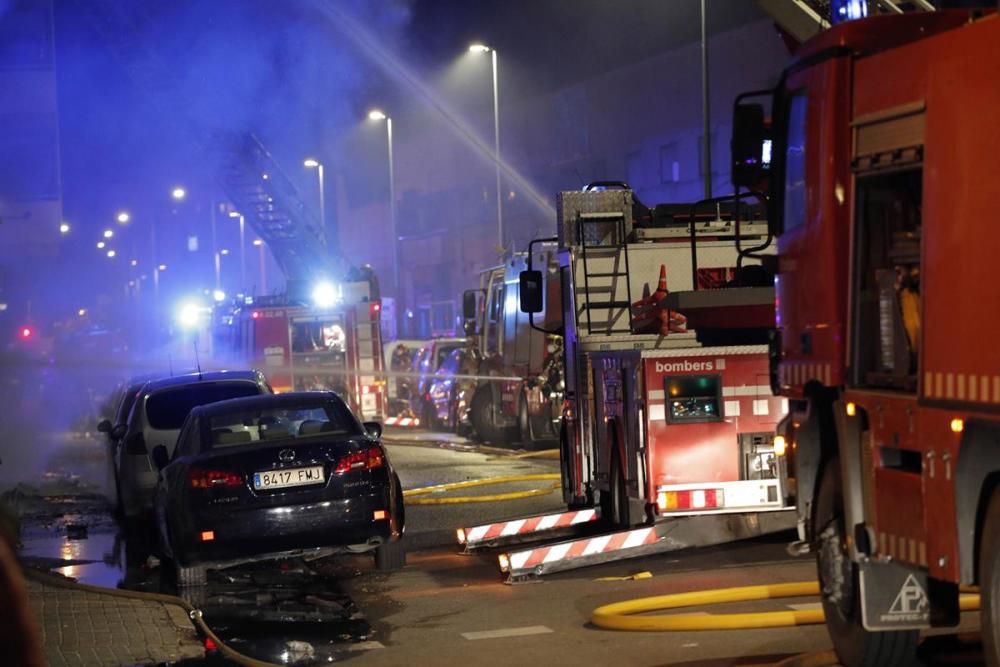 Incendi a una nau abandonada de Badalona