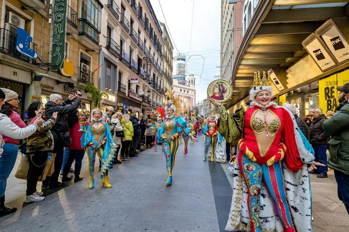 El Carnaval de Torrevieja desfila en el centro de Madrid con motivo de Fitur