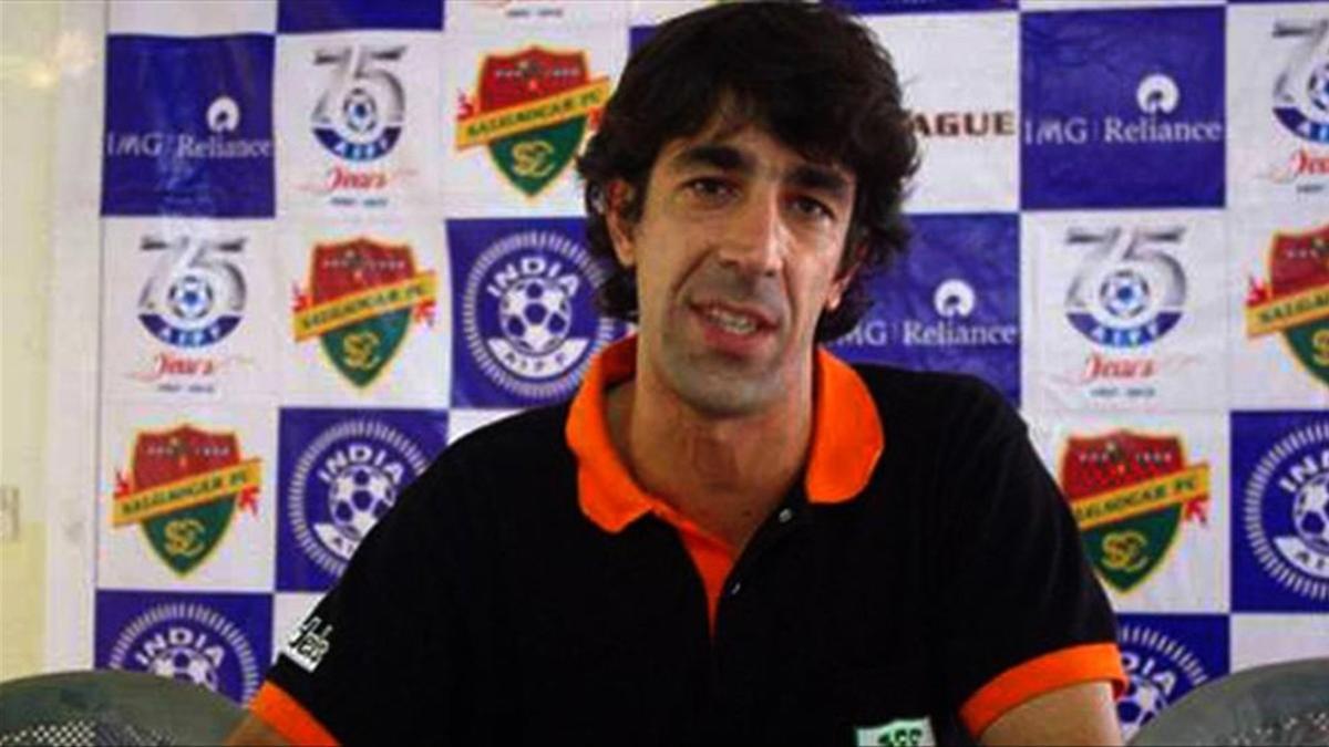Óscar Bruzon aplica el modelo español en la liga de las Maldivas