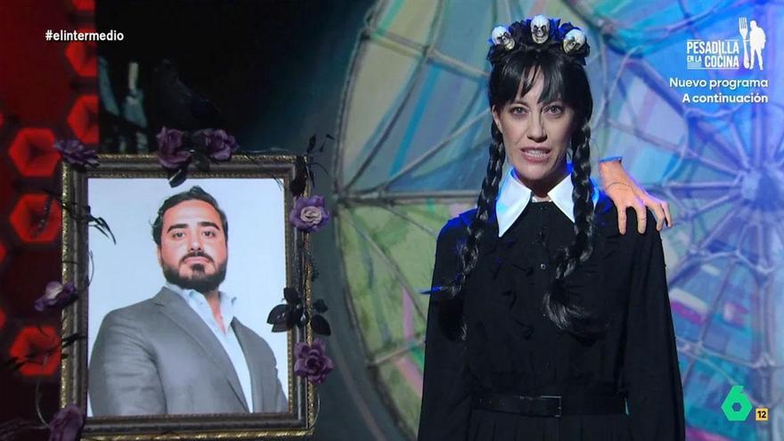 &#039;El Intermedio&#039; ironiza con el &quot;funeral&quot; de Alvise Pérez: &quot;Ya huele un poco a cadáver&quot;