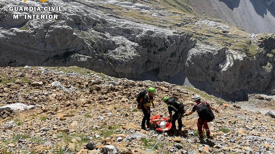 Vídeo del rescate en helicóptero de un accidentado en el Pico Aspe