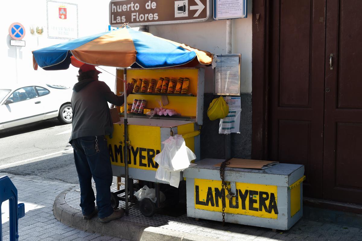 Puesto de turrón en las fiestas de Agaete.