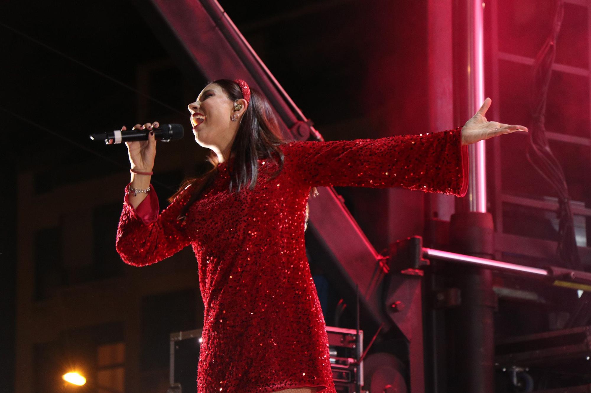 Impresionante encendido de luces de Navidad en Sagunt