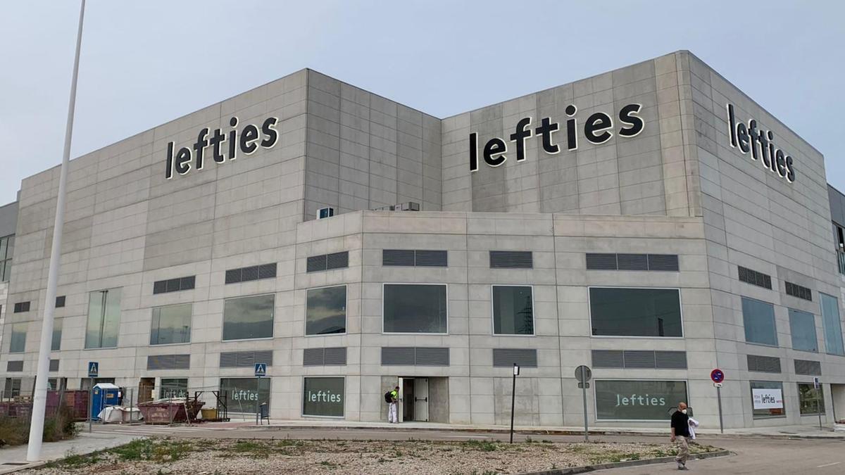 Lefties y otras marcas aterrizan en l'Epicentre - Levante-EMV