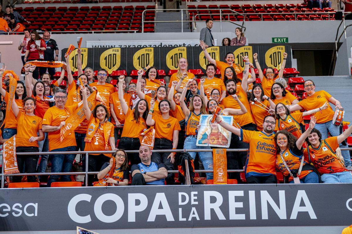 La afición, con el equipo en Zaragoza