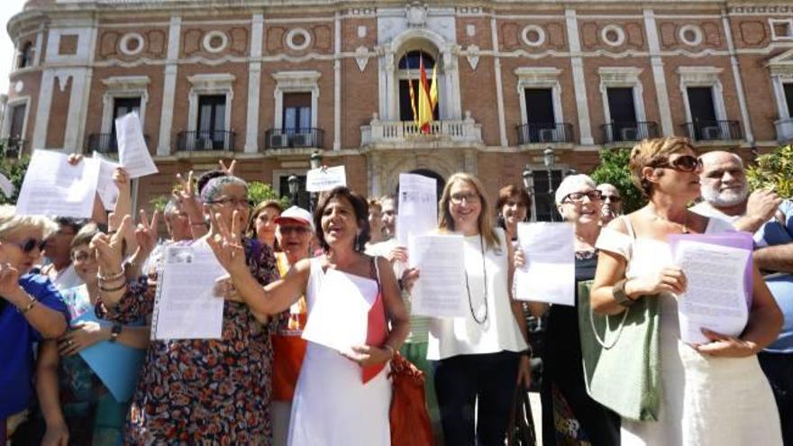 300 mujeres piden su excomunión por haber participado en abortos