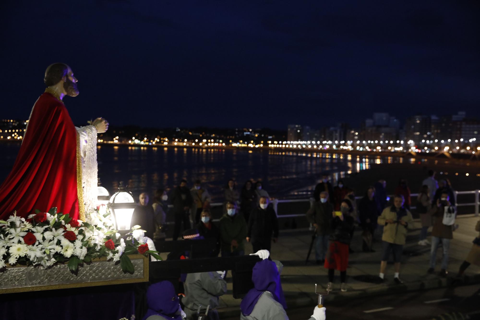 En imágenes: Procesión de Martes Santo en Gijón