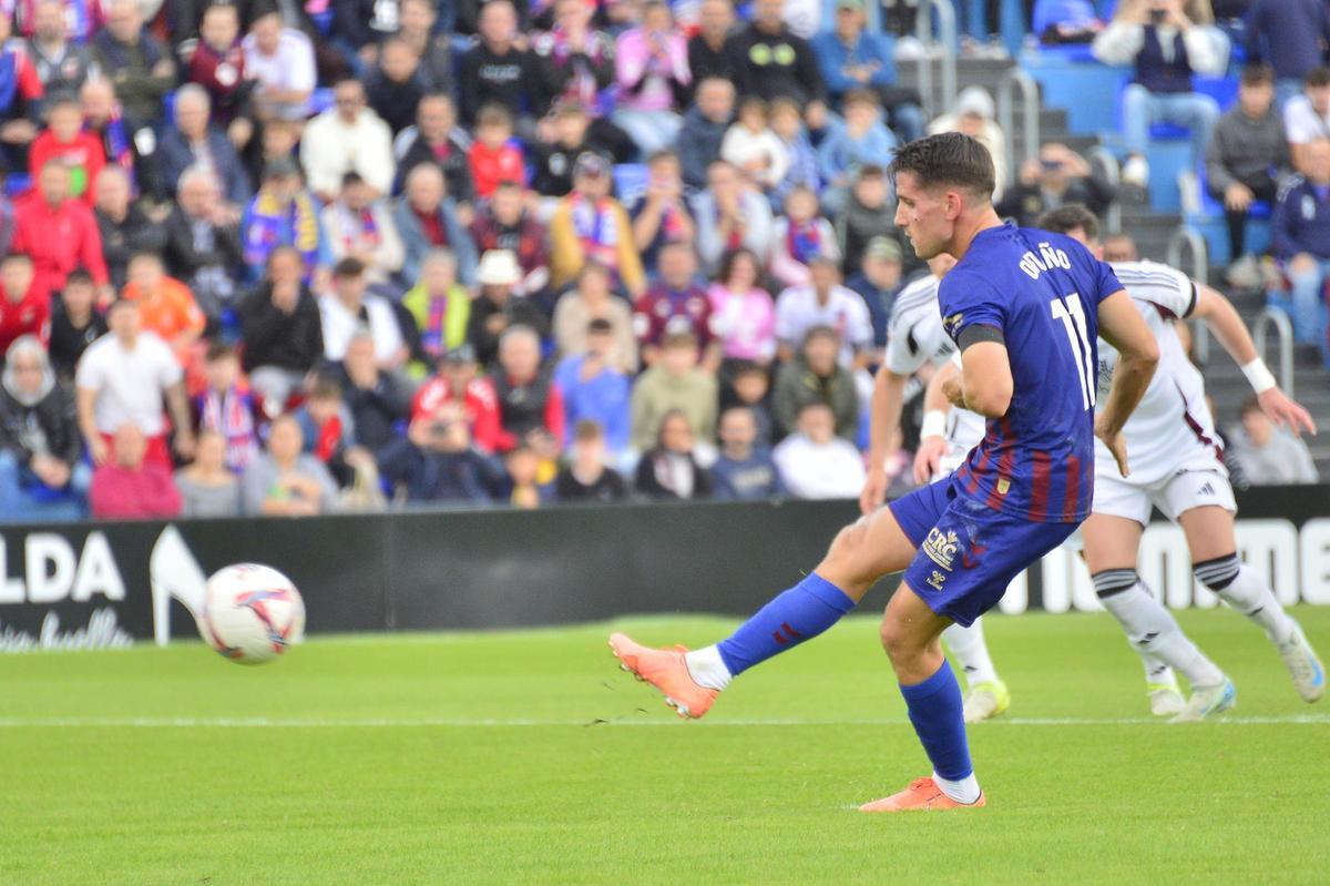 Juanto Ortuño en su gol de penalti frente al Albacete.