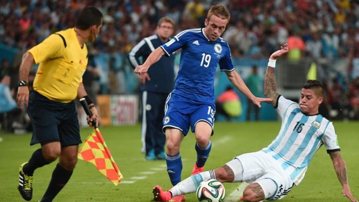 Edin Visca, en un partido con la selección bosnia ante Argentina
