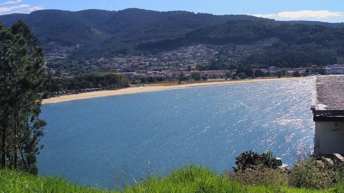 “Desde aquí, desde mi casa, veo la playa vacía"