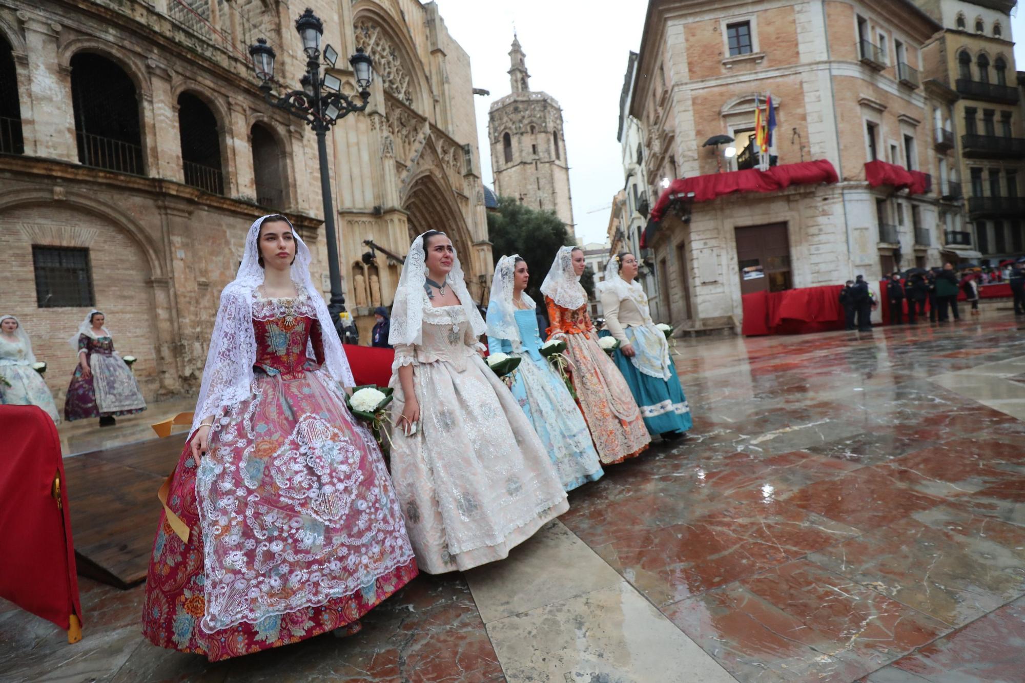 Búscate en el primer día de ofrenda por la calle de la Paz (entre las 17:00 a las 18:00 horas)