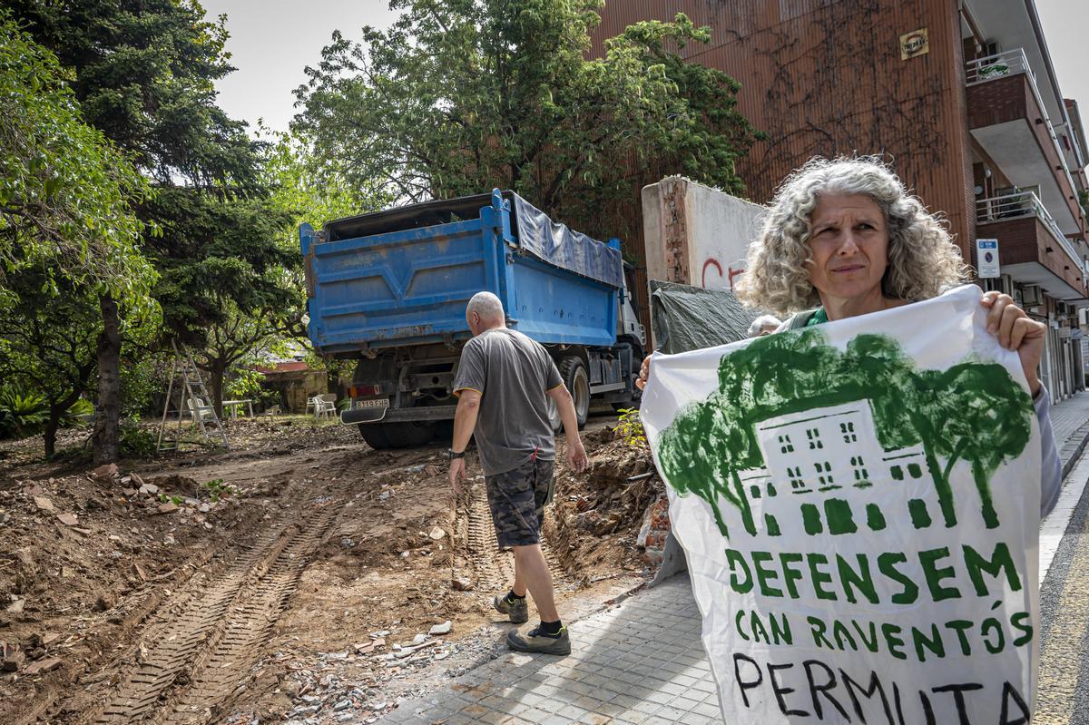 Protesta por las obras en la finca de Can Raventós, en el barrio de Sarrià, en Barcelona.