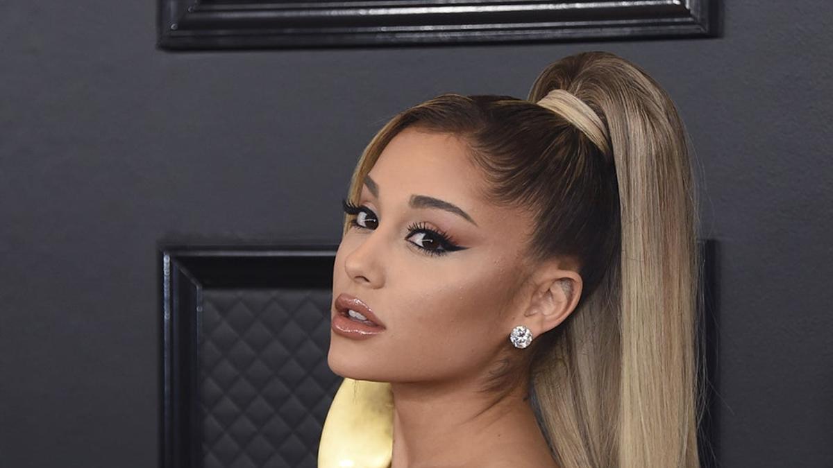 Ariana Grande en la alfombra roja de los 'Grammy 2020'