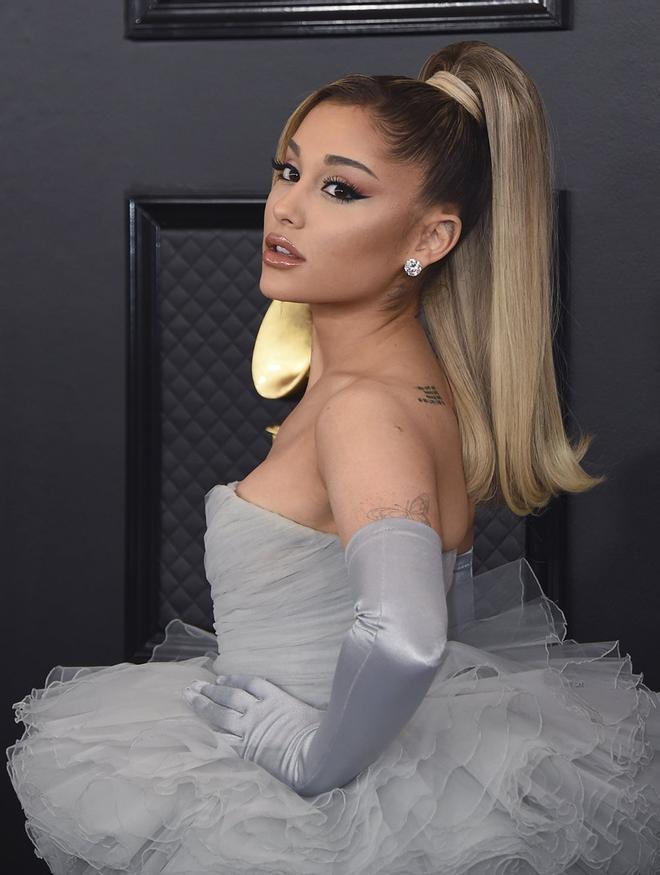 Ariana Grande en la alfombra roja de los 'Grammy 2020'