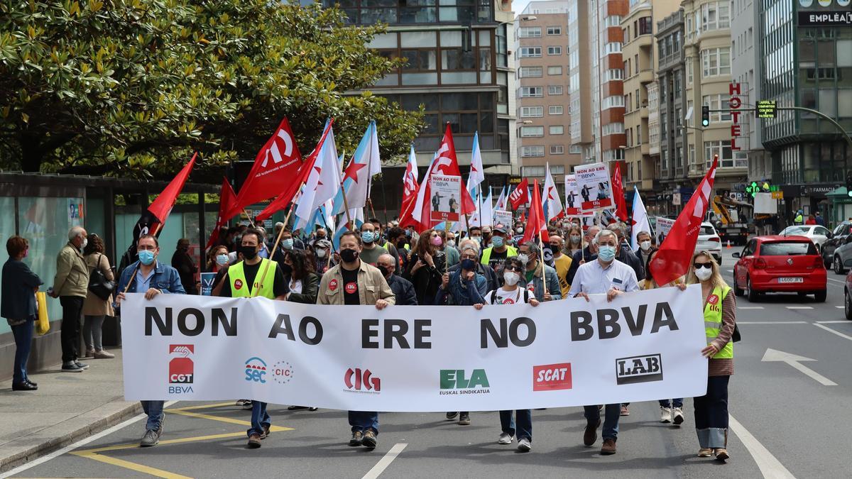 Protesta en A Coruña contra el ERE en el banco BBVA.