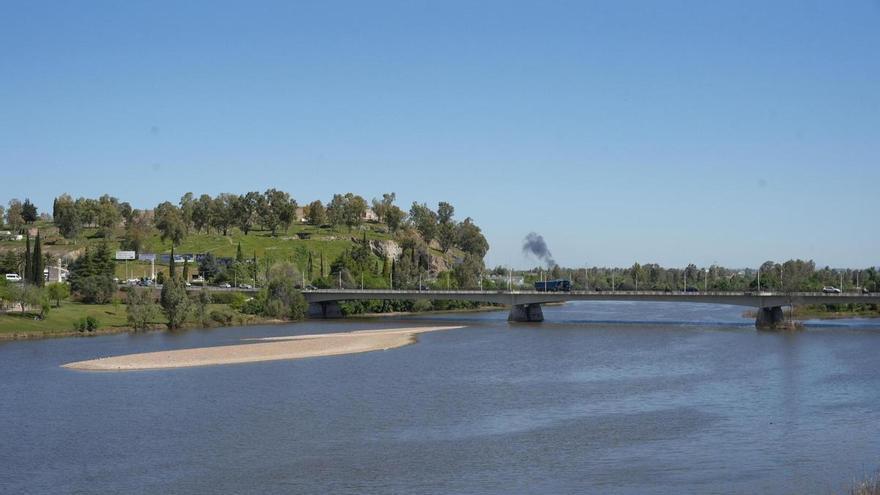 ¿Por qué ha bajado tanto el caudal del Guadiana en Badajoz?