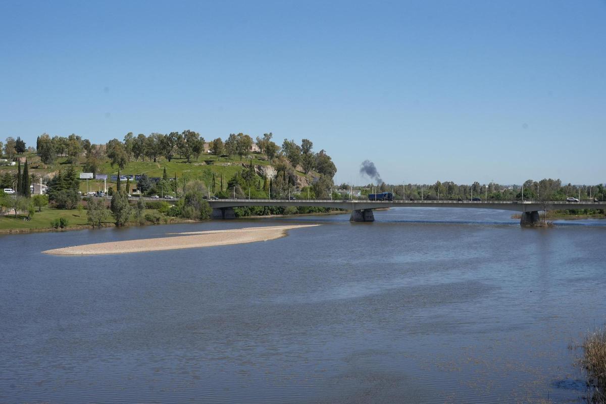 Así va de agua el Guadiana a su paso por Badajoz.