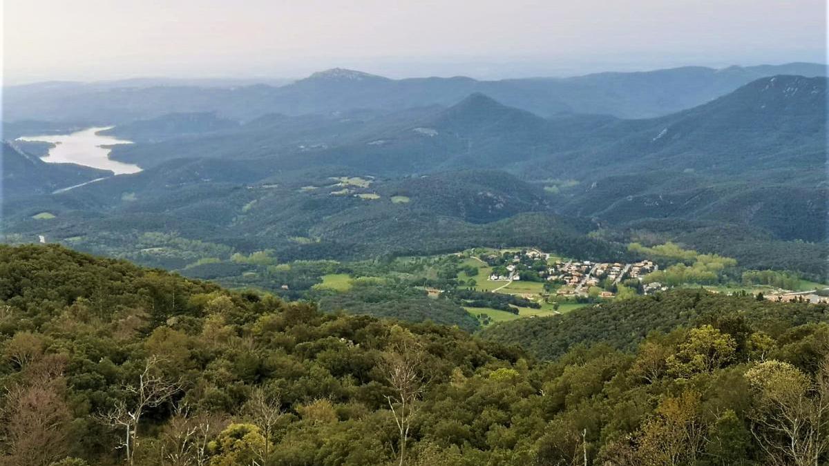 La vista privilegiada sobre la Vall Infinita de Maçanet de Cabrenys.