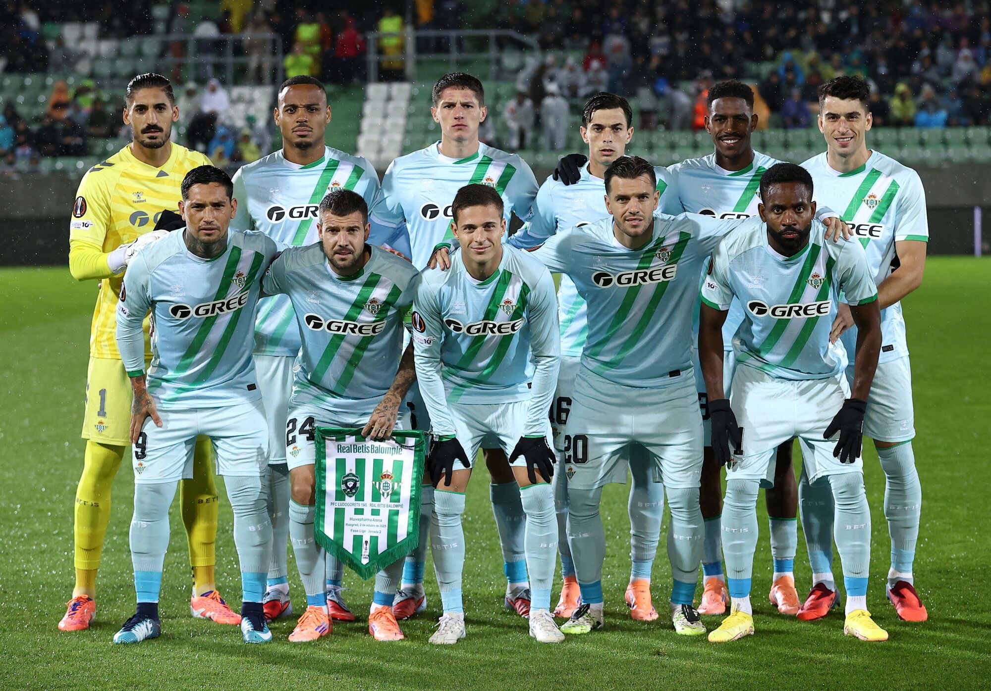 RAZGRAD (Bulgaria), 02/10/2025.- The starting eleven of Betis pose for the team picture before the UEFA Europa League league phase match between PFC Ludogorets Razgrad and Real Betis Balompie, in Razgrad, Bulgaria, 02 October 2025. EFE/EPA/BORISLAV TROSHEV
