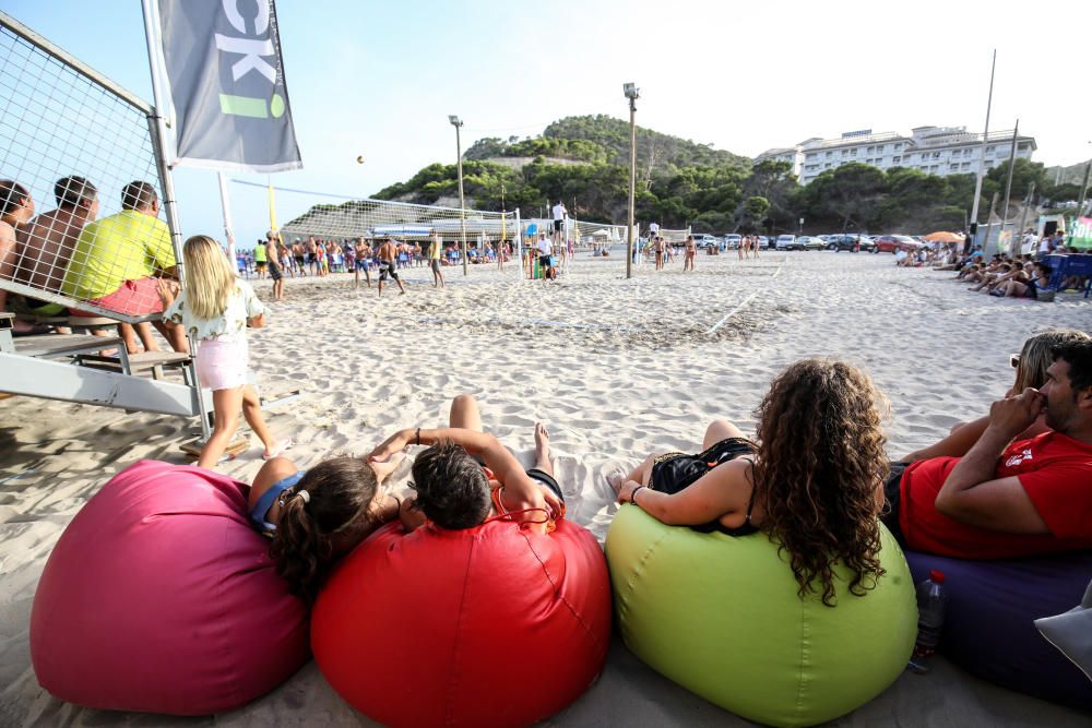 El municipio conmemora por todo lo alto el 40 aniversario de su «Torneo 15 de agosto» de voley playa, el más veterano de todo el país